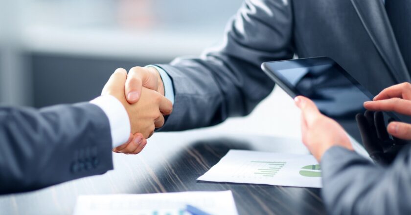 Customer Retention Rate: Formula, Benefits & Tips